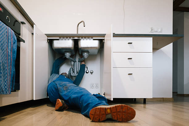 Professional Emergency Plumber technician working in Peabody, KS